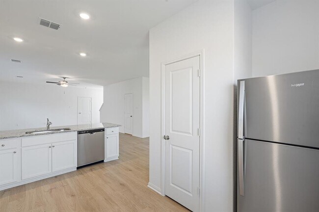 Building Photo - 116 Wirepass Cres
