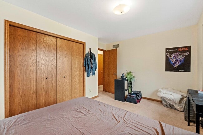 Building Photo - 1853 Wallinford Dr