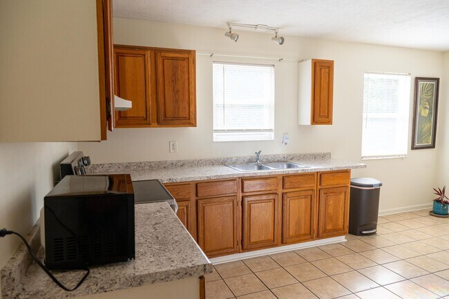 Building Photo - 3422 Orlando Dr