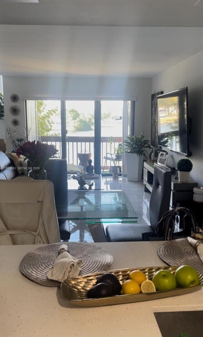 Building Photo - 10000 NW 9th St Cir