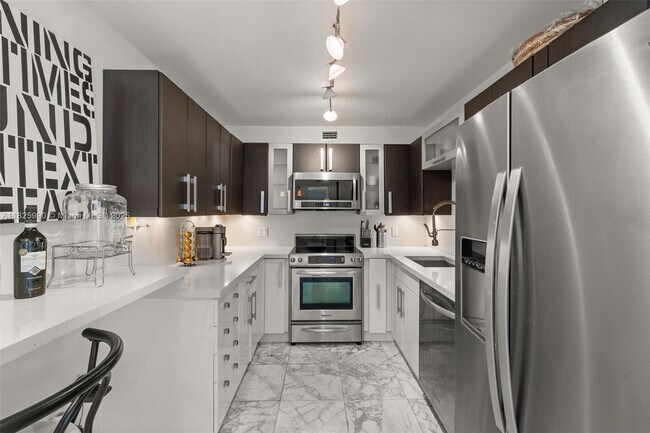 Building Photo - 5750 Collins Ave