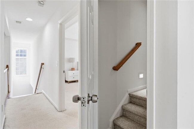 Building Photo - 2050 Willshire Glen