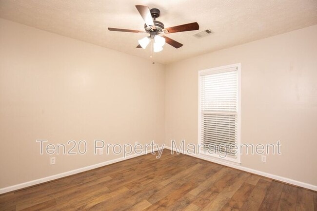 Building Photo - 7032 Robin's Nest Dr