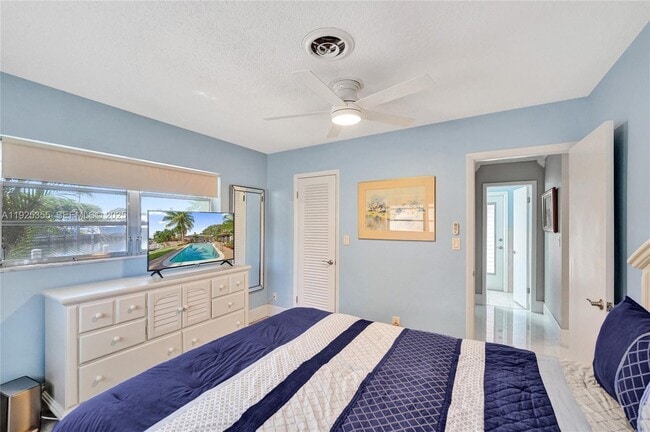 Building Photo - 4060 NE 26th Ave