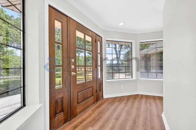 Building Photo - 3901 High Rd