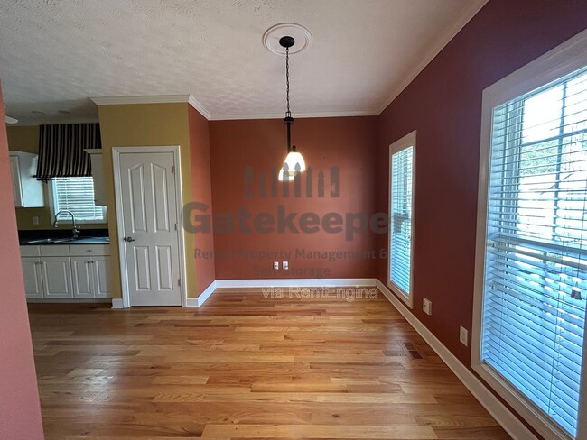 Building Photo - 111 Hanbury Ln