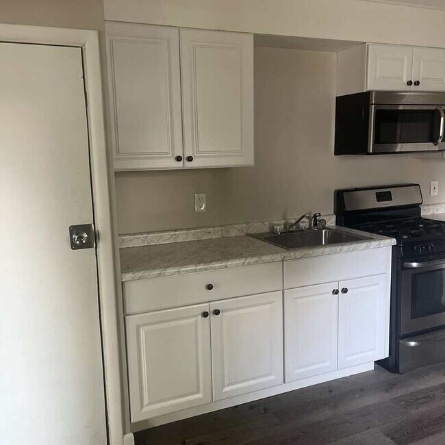 Building Photo - 3233 W 50th St