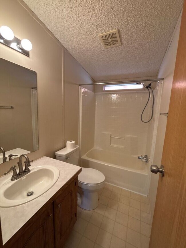 Building Photo - READY TO VIEW NOW! Adorable 3 Bed 2 Bath Home in New River NO HOA