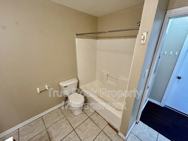 Building Photo - 218 E 14th St