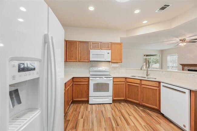 Building Photo - 104 Honey Creek Trail
