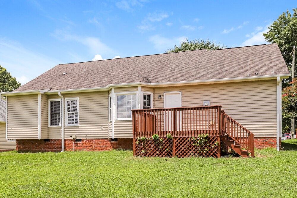 Building Photo - 235 Lorraine Dr