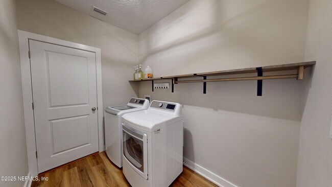 Building Photo - 257 Windermere Way