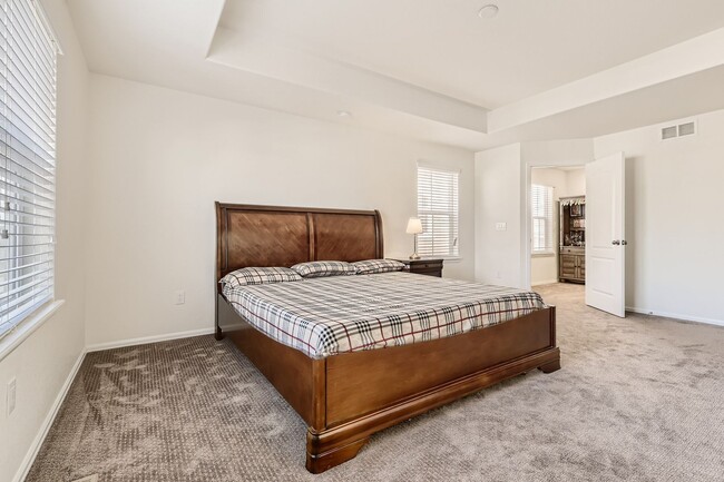 Building Photo - **** SPECIAL OFFER: 1 Month Rent FREE, if lease by July 1st week ****** Beautiful 4 bed, 4 bath h...