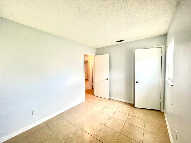 Building Photo - 1813 Grimke Ave