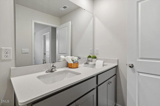 Building Photo - 24 Red Clover Dr