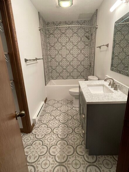 Remodeled bathroom - 4083 Applewood Ln