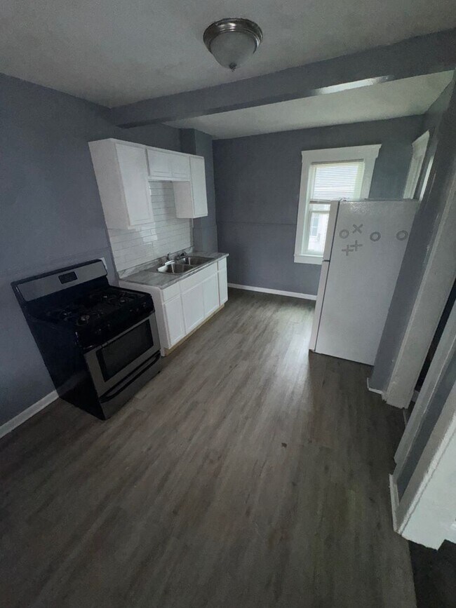 Building Photo - 3668 W 48th St