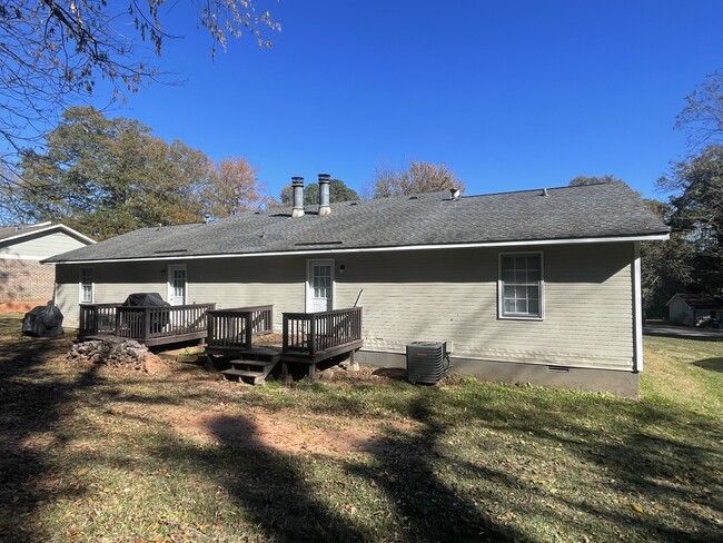 Building Photo - 425 Lexington Heights