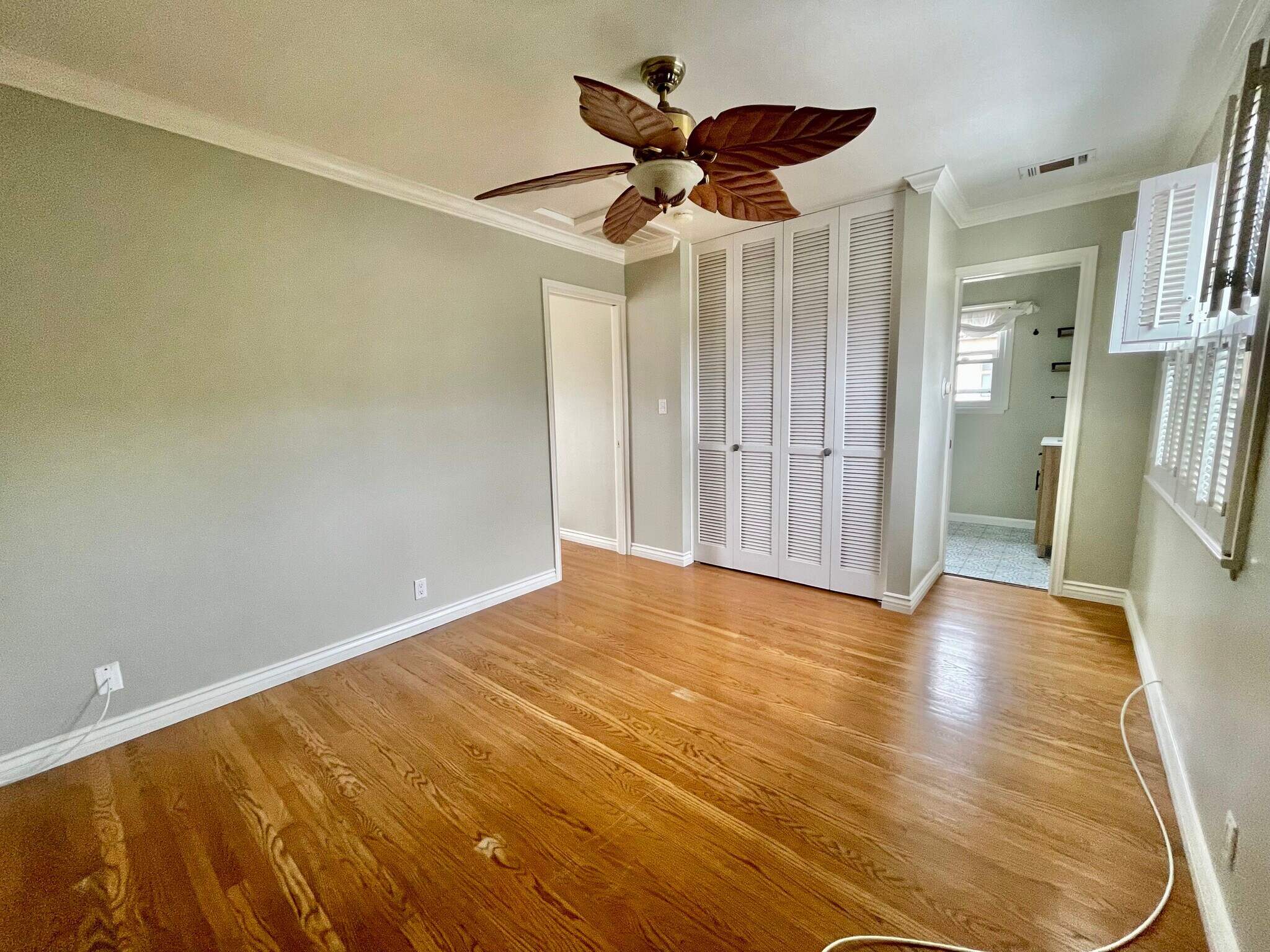Bedroom, closet, and attached Bathroom - 308 Encino Ln