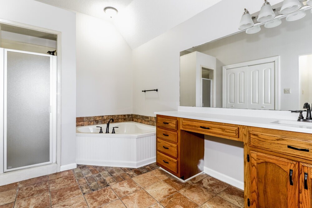 Building Photo - 7017 Juanita Cir S