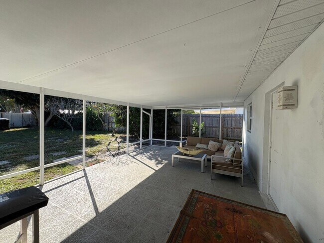 Building Photo - 3/2 Pool & Patio home in Stuart! Pool / Lawn care included!