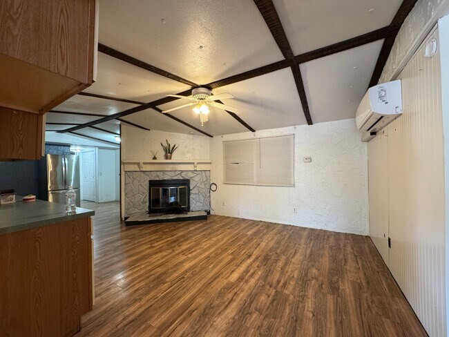 Building Photo - 5119 Mesa Dr