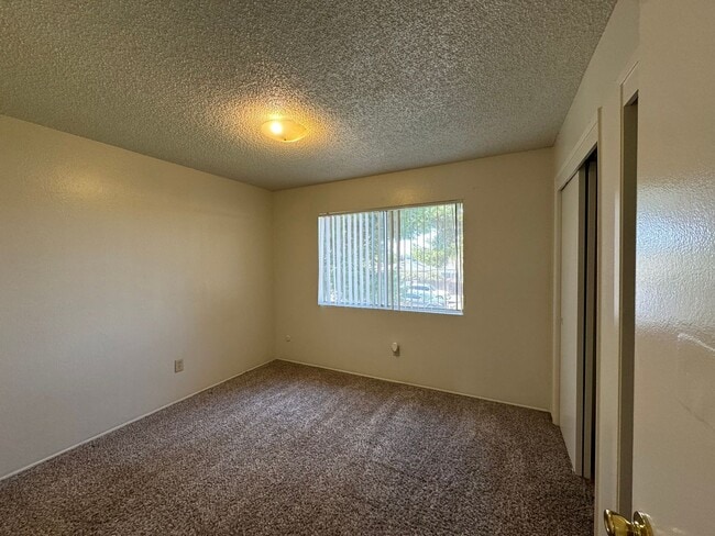 Building Photo - Super cute two bedroom!
