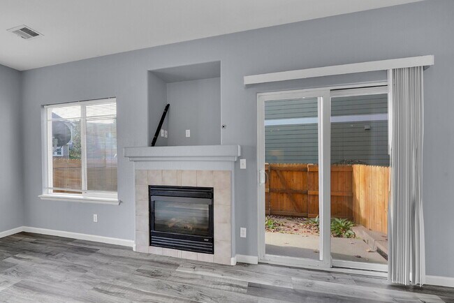 Building Photo - $1,675.00 - 2 Bedrooms, 2.5 Bathrooms, Townhouse in Thornton with Cozy Fireplace!