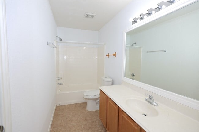 Building Photo - 142 Thunder Basin Dr