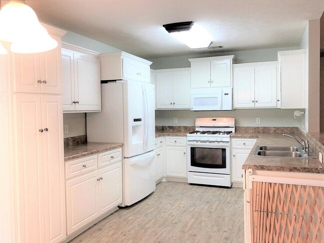 Building Photo - 122 Goudy Ct