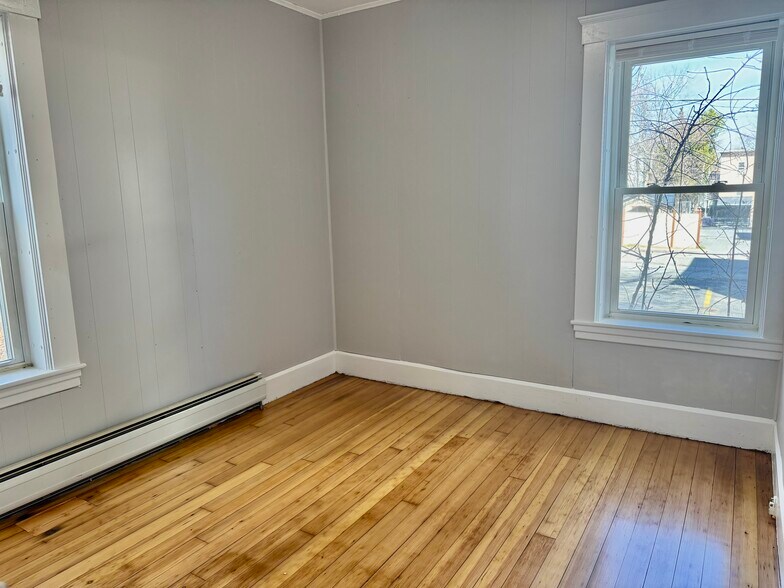 Building Photo - 70 Edwards St