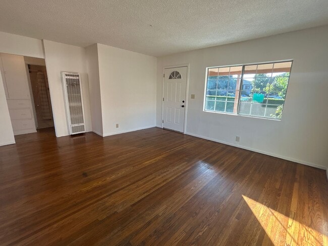 Building Photo - 608 N Orange Ave