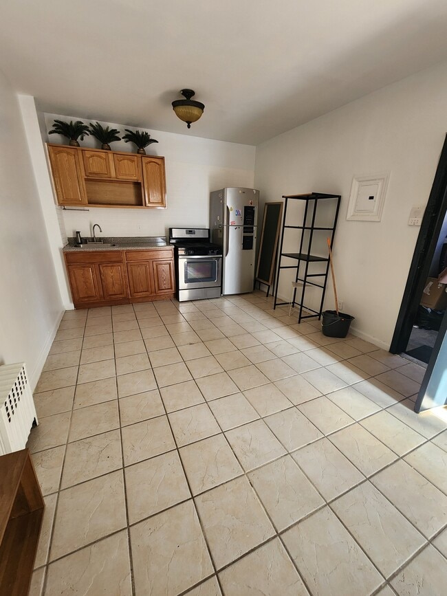 Building Photo - 565 Nostrand Ave