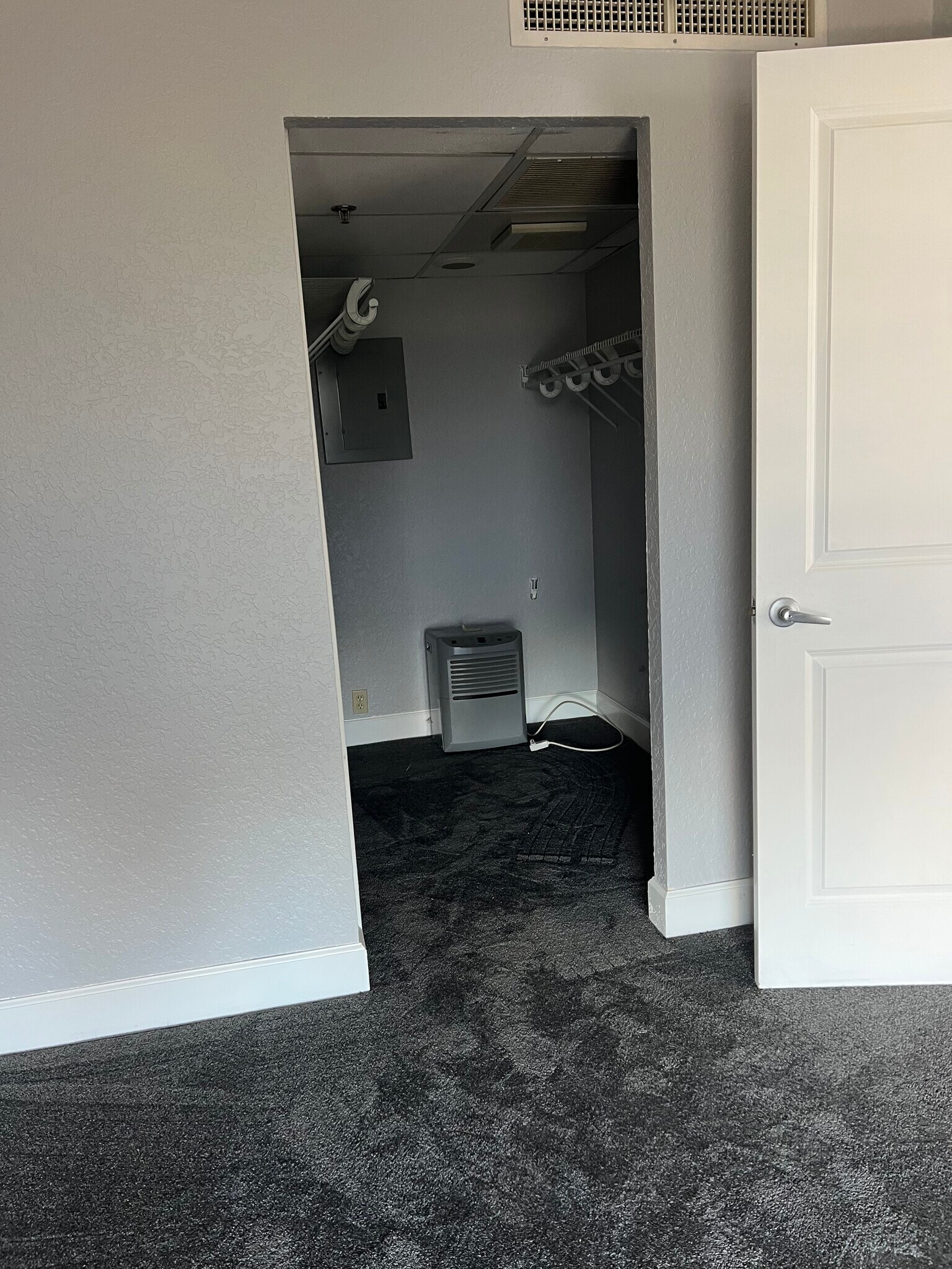 Building Photo - 151 E Washington St