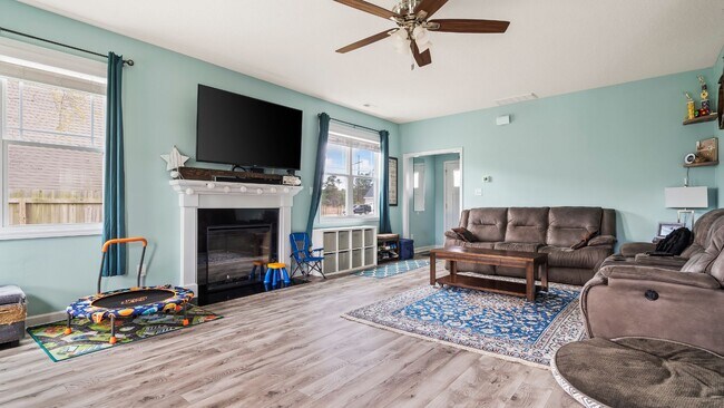 Building Photo - 4-Bedroom Hunter's Creek Gem