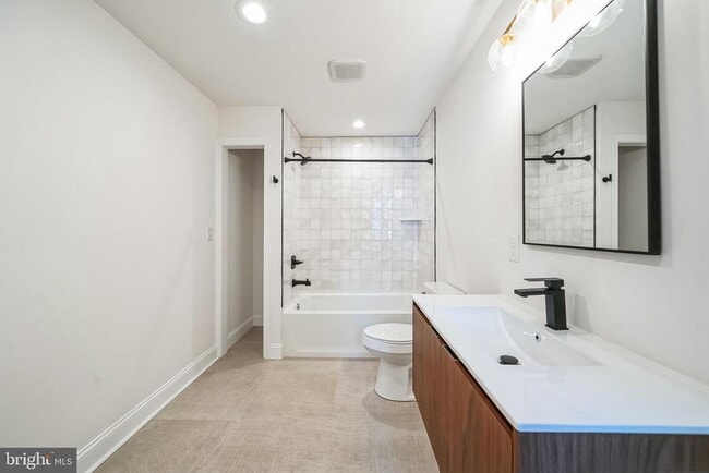 Building Photo - 840 Leland St