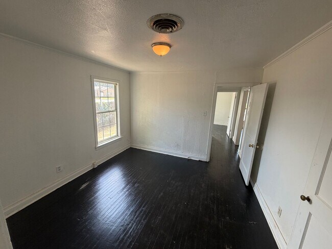 Building Photo - 5337 Hearne Ave