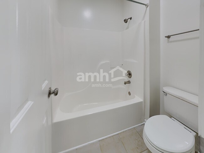 Building Photo - 5634 Broadway Dr W