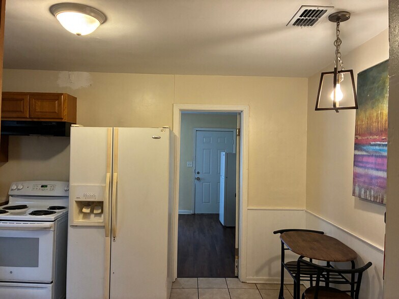 Building Photo - 4586 Park St