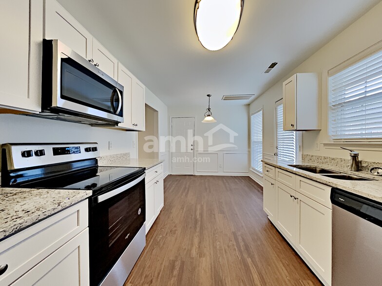 Building Photo - 3318 Diamond Ct