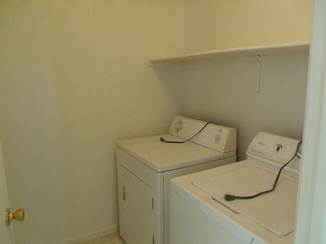 Building Photo - Large Single Family Home in Northwest