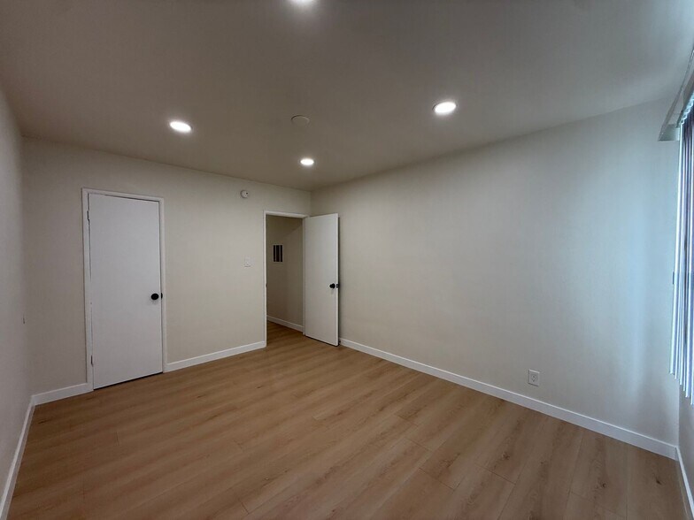 Building Photo - 7339 Woodman Ave