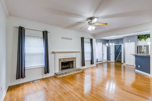 Building Photo - Spacious Spring Hill Rental in Sought-After Wades Grove Community