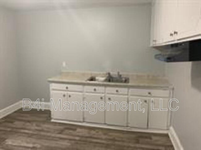 Building Photo - 205 Porter St SW