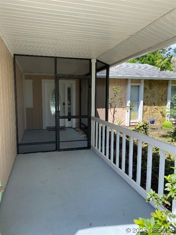 Building Photo - 2622 Travelers Palm Dr