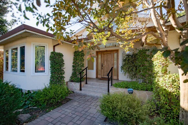Building Photo - 908 Glennan Dr