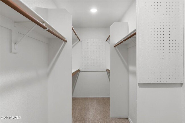 Building Photo - 5200 S Lakeshore Dr