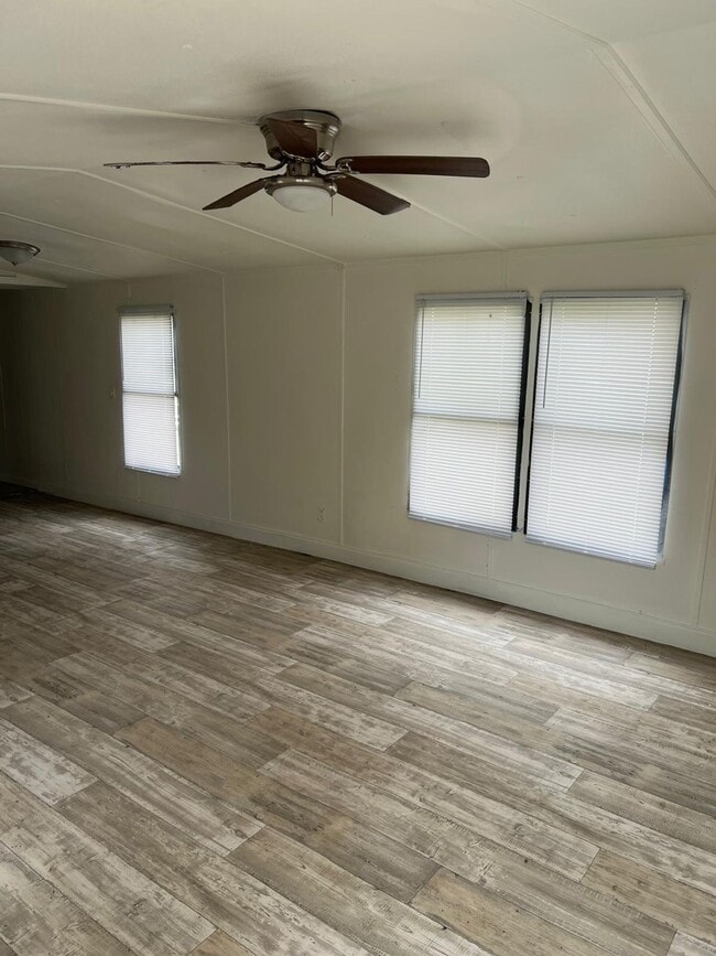 Building Photo - 43 Cedar Lake Dr