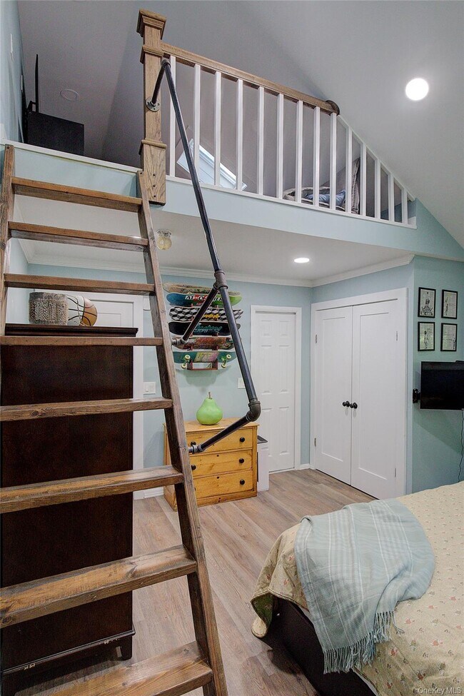 Building Photo - 2 Spring Hollow Rd