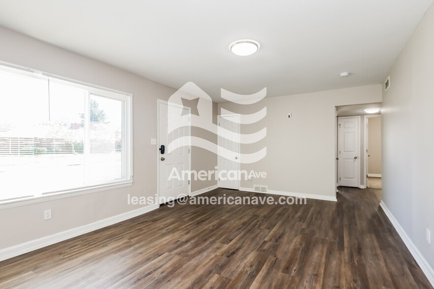 Building Photo - 649 Oakleaf Dr